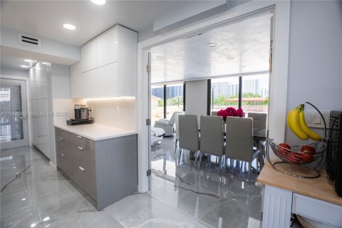Condo in Sunny Isles Beach, Florida, 3 bedrooms  № 2168595 - photo 8