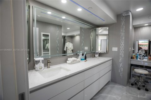 Condo in Sunny Isles Beach, Florida, 3 bedrooms  № 2168595 - photo 11