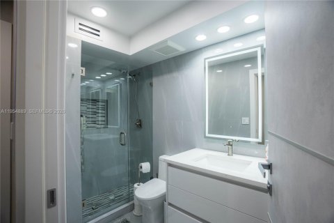 Condo in Sunny Isles Beach, Florida, 3 bedrooms  № 2168595 - photo 17