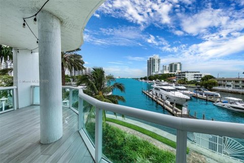 Touwnhouse à North Bay Village, Floride 3 chambres, 124.12 m2 № 2082230