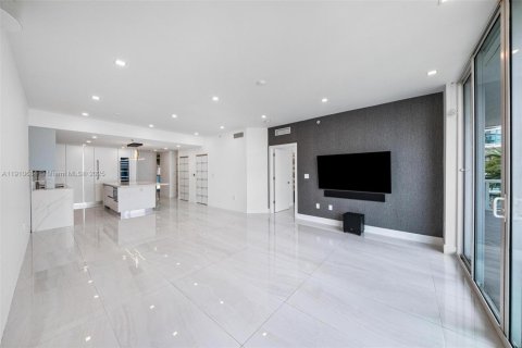 Adosado en venta en North Bay Village, Florida, 3 dormitorios, 124.12 m2 № 2082230 - foto 18