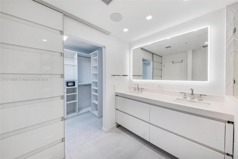 Adosado en venta en North Bay Village, Florida, 3 dormitorios, 124.12 m2 № 2082230 - foto 24