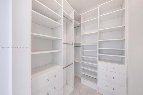 Adosado en venta en North Bay Village, Florida, 3 dormitorios, 124.12 m2 № 2082230 - foto 30