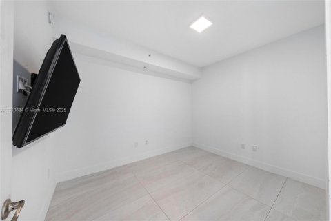 Adosado en venta en North Bay Village, Florida, 3 dormitorios, 124.12 m2 № 2082230 - foto 28
