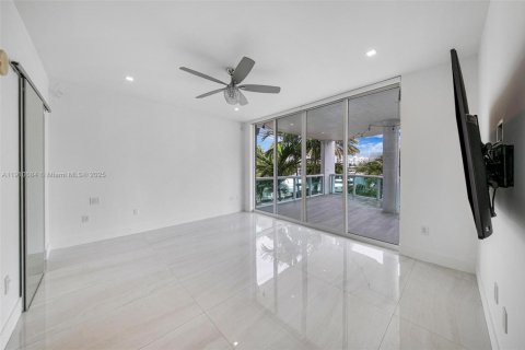 Adosado en venta en North Bay Village, Florida, 3 dormitorios, 124.12 m2 № 2082230 - foto 21