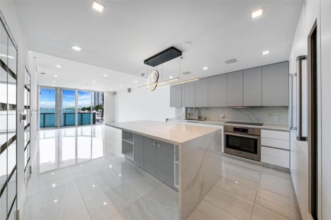 Adosado en venta en North Bay Village, Florida, 3 dormitorios, 124.12 m2 № 2082230 - foto 10