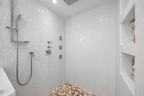 Adosado en venta en North Bay Village, Florida, 3 dormitorios, 124.12 m2 № 2082230 - foto 26