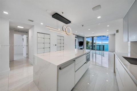 Adosado en venta en North Bay Village, Florida, 3 dormitorios, 124.12 m2 № 2082230 - foto 11