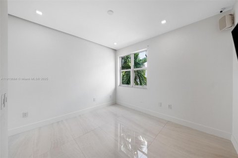 Adosado en venta en North Bay Village, Florida, 3 dormitorios, 124.12 m2 № 2082230 - foto 29