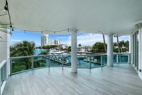 Adosado en venta en North Bay Village, Florida, 3 dormitorios, 124.12 m2 № 2082230 - foto 5