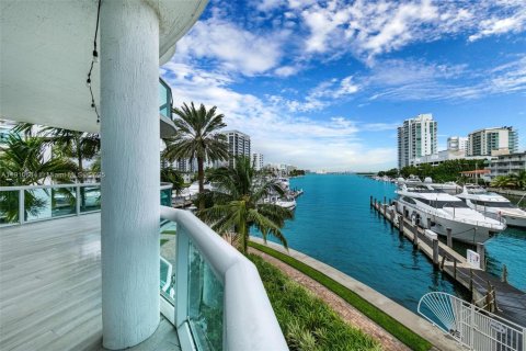 Adosado en venta en North Bay Village, Florida, 3 dormitorios, 124.12 m2 № 2082230 - foto 3