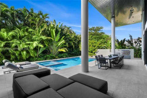 House in Golden Beach, Florida 6 bedrooms, 506.97 sq.m. № 2034741 - photo 8