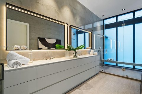 House in Golden Beach, Florida 6 bedrooms, 506.97 sq.m. № 2034741 - photo 20