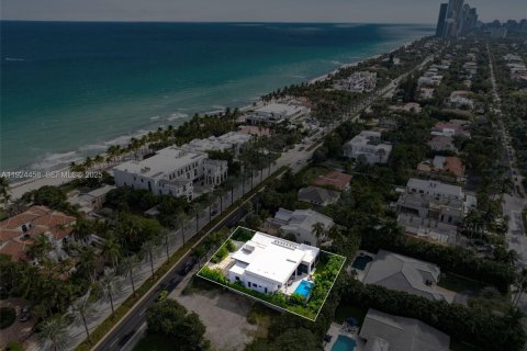 House in Golden Beach, Florida 6 bedrooms, 506.97 sq.m. № 2034741 - photo 7