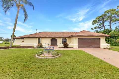 Villa ou maison à vendre à Lehigh Acres, Floride: 8 chambres, 293.39 m2 № 1779416 - photo 1