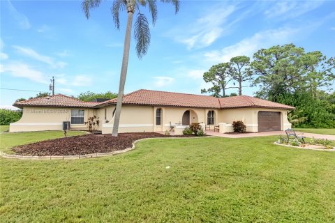 Villa ou maison à vendre à Lehigh Acres, Floride: 8 chambres, 293.39 m2 № 1779416 - photo 2