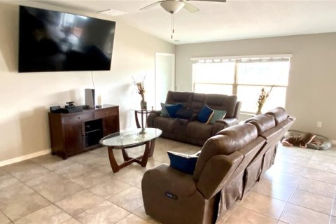 House in Zephyrhills, Florida 4 bedrooms, 178.19 sq.m. № 1724605 - photo 8