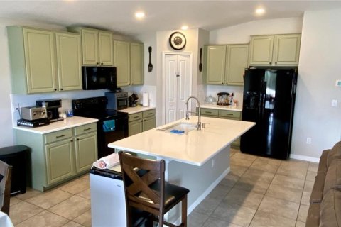 House in Zephyrhills, Florida 4 bedrooms, 178.19 sq.m. № 1724605 - photo 15