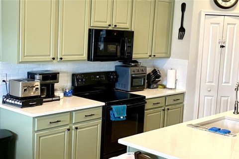 House in Zephyrhills, Florida 4 bedrooms, 178.19 sq.m. № 1724605 - photo 13