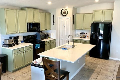 House in Zephyrhills, Florida 4 bedrooms, 178.19 sq.m. № 1724605 - photo 12