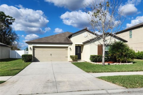House in Zephyrhills, Florida 4 bedrooms, 178.19 sq.m. № 1724605 - photo 1