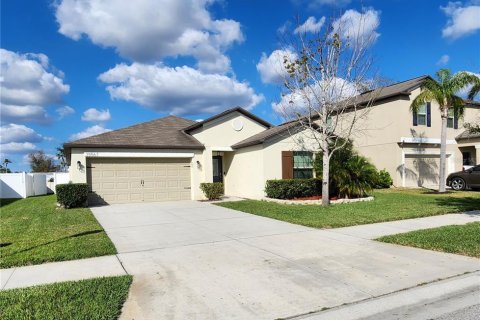 House in Zephyrhills, Florida 4 bedrooms, 178.19 sq.m. № 1724605 - photo 2