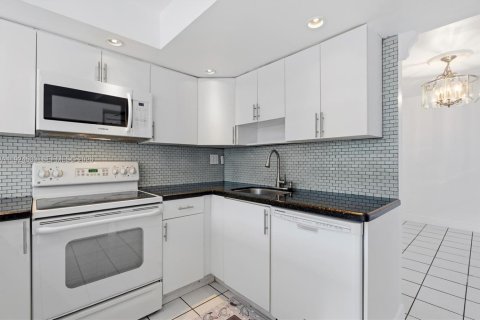 Touwnhouse à vendre à Miami, Floride: 3 chambres, 151.43 m2 № 2001276 - photo 26