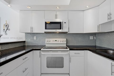 Touwnhouse à vendre à Miami, Floride: 3 chambres, 151.43 m2 № 2001276 - photo 27