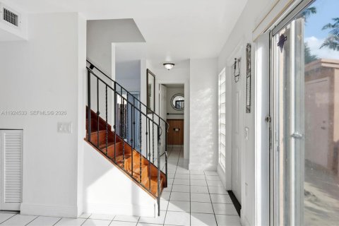 Touwnhouse à vendre à Miami, Floride: 3 chambres, 151.43 m2 № 2001276 - photo 11