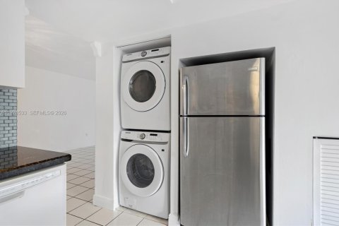 Touwnhouse à vendre à Miami, Floride: 3 chambres, 151.43 m2 № 2001276 - photo 30