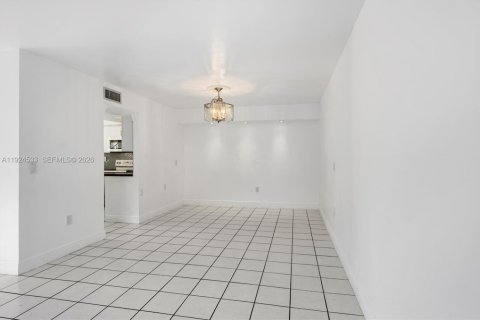 Touwnhouse à vendre à Miami, Floride: 3 chambres, 151.43 m2 № 2001276 - photo 18