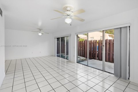 Touwnhouse à vendre à Miami, Floride: 3 chambres, 151.43 m2 № 2001276 - photo 15