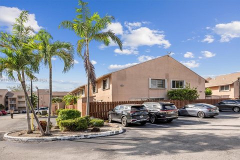 Touwnhouse à vendre à Miami, Floride: 3 chambres, 151.43 m2 № 2001276 - photo 5