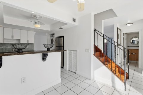 Touwnhouse à vendre à Miami, Floride: 3 chambres, 151.43 m2 № 2001276 - photo 10