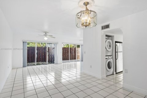 Touwnhouse à vendre à Miami, Floride: 3 chambres, 151.43 m2 № 2001276 - photo 24
