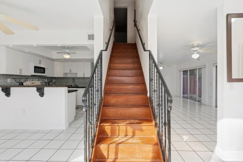 Touwnhouse à vendre à Miami, Floride: 3 chambres, 151.43 m2 № 2001276 - photo 9