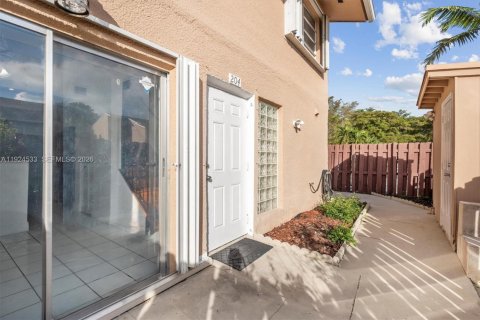 Touwnhouse à vendre à Miami, Floride: 3 chambres, 151.43 m2 № 2001276 - photo 6