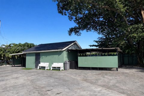Propiedad comercial en venta en Miami, Florida № 2153461 - foto 1
