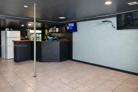 Propiedad comercial en venta en Miami, Florida № 2153461 - foto 4