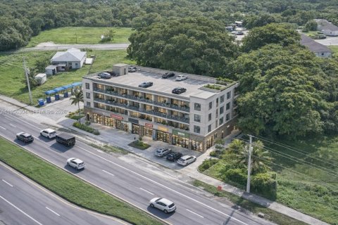 Propiedad comercial en venta en Miami, Florida № 2153461 - foto 5