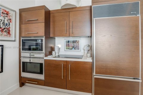 Condo in Miami, Florida, 1 bedroom № 2152987 - photo 3