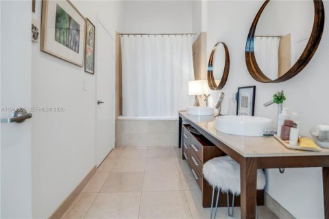 Condo in Miami, Florida, 1 bedroom № 2152987 - photo 15