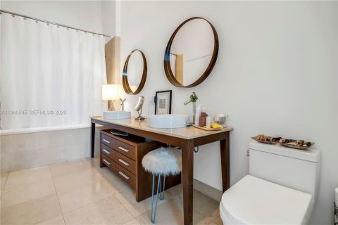 Condo in Miami, Florida, 1 bedroom № 2152987 - photo 14