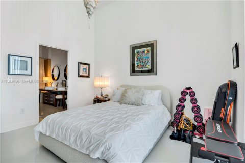 Condo in Miami, Florida, 1 bedroom № 2152987 - photo 12