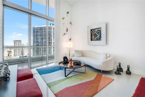 Condo in Miami, Florida, 1 bedroom № 2152987 - photo 7