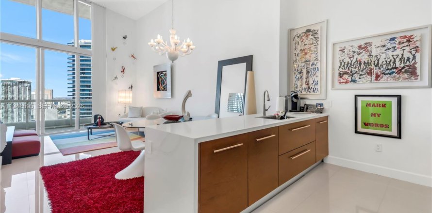 Condo in Miami, Florida, 1 bedroom № 2152987