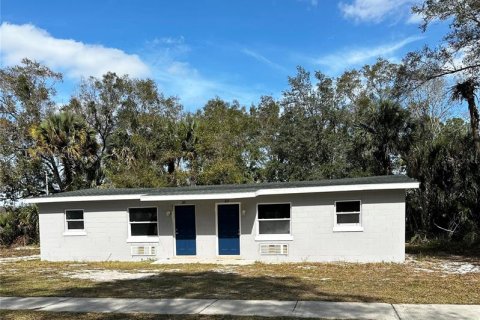 Commercial property in Davenport, Florida 4 bedrooms, 138.24 sq.m. № 1648216 - photo 1