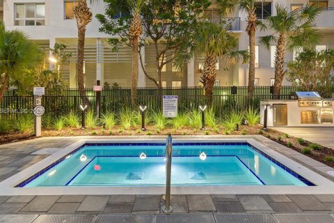 Apartamento en alquiler en West Palm Beach, Florida, 1 dormitorio, 65.77 m2 № 2019631 - foto 2