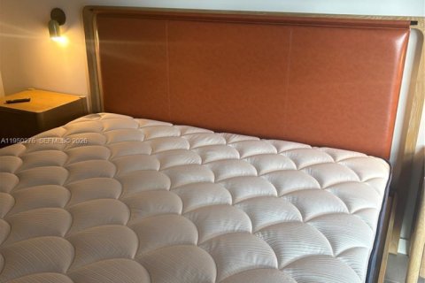 Condominio en alquiler en Miami, Florida, 1 dormitorio, 55.74 m2 № 2007154 - foto 2