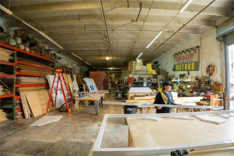 Immobilier commercial à vendre à Miami, Floride № 1977663 - photo 2